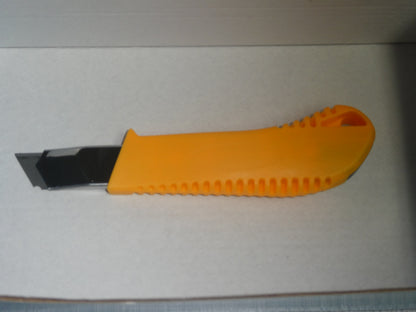 50 x Box Cutters Utilities Knives Large 151mm Long Yellow Wholesale